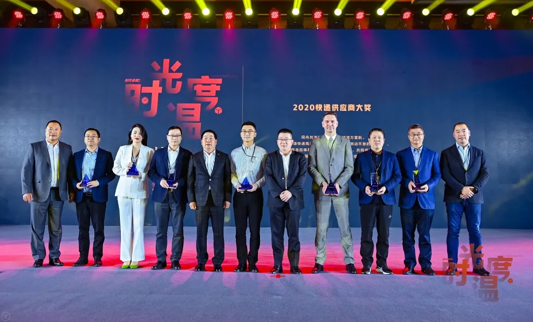 双喜临门！东风柳汽乘龙实力闪耀快递之夜