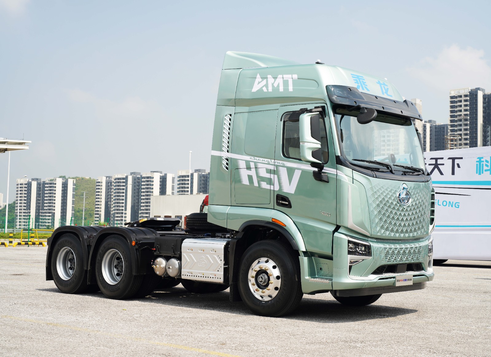 9乘龙H5V轻量化牵引车.jpg