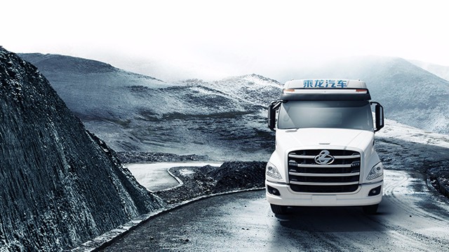 这台车的豪华驾驶室 让你躺在卧铺上就能看世界杯