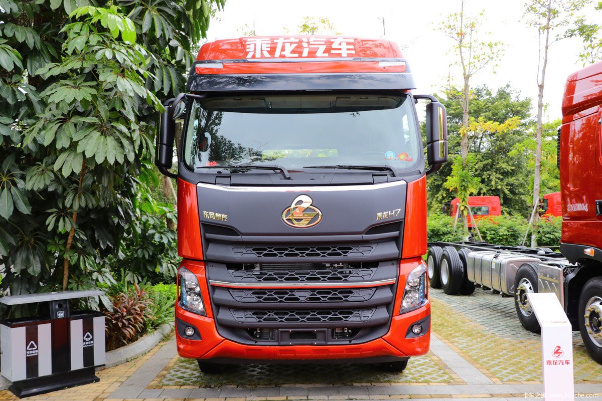 买一辆8X4载货车 那你可以考虑下乘龙H7