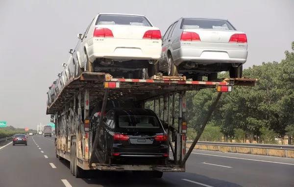 别了,大怪,二怪,飞机板,这辆轿运车合法地"多装一部"!